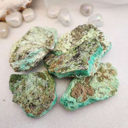 Chrysoprase Rough Rock (assorted. approx. 6.3-8x4.4-7.1cm)