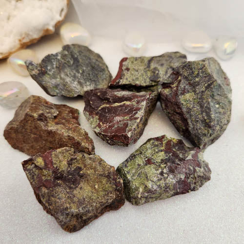 Dragon's Blood Rough Rock (assorted. approx. 3.9-7.9x3.5-5.4cm)