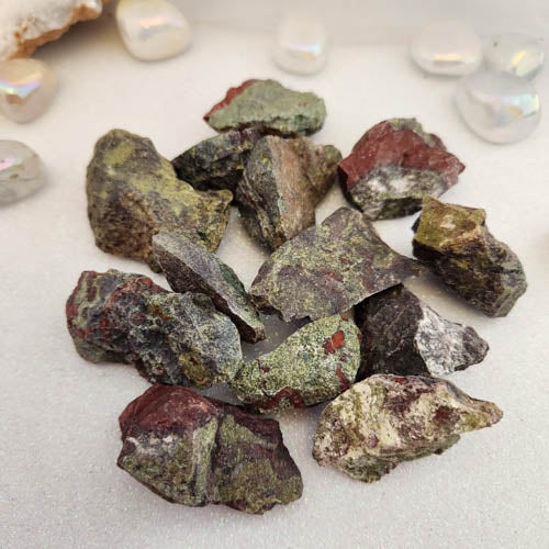 Dragon's Blood Rough Rock (assorted. approx. 3.4-5.7x1.9-4.6cm)