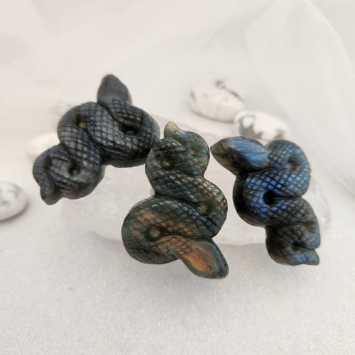 Labradorite Snake (assorted. approx. 5.1x3.5cm)