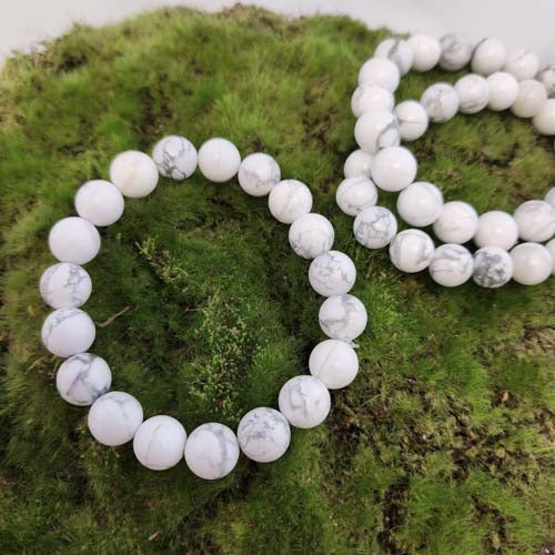 Howlite Bracelet (assorted. approx. 10.5mm round beads)