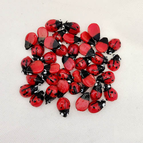 Ladybug Bead (glass. assorted)