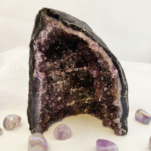 Amethyst Geode (approx. 17.9x15cm)