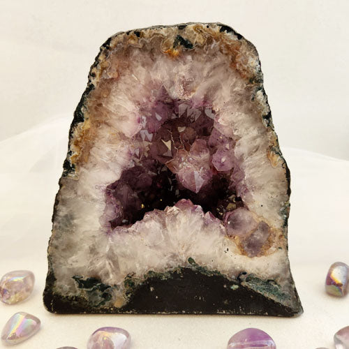 Amethyst Geode (approx. 17.8x18.8cm)