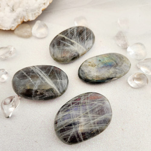 Labradorite Palm Stone with Purple Hues (assorted. approx. 5.3-5.9x3.4-4.8cm)