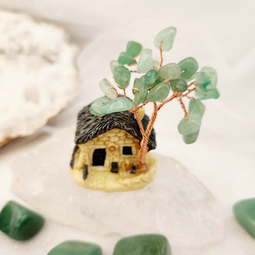 Fairy Cottage with Green Aventurine Tree (approx. 6x5cm)
