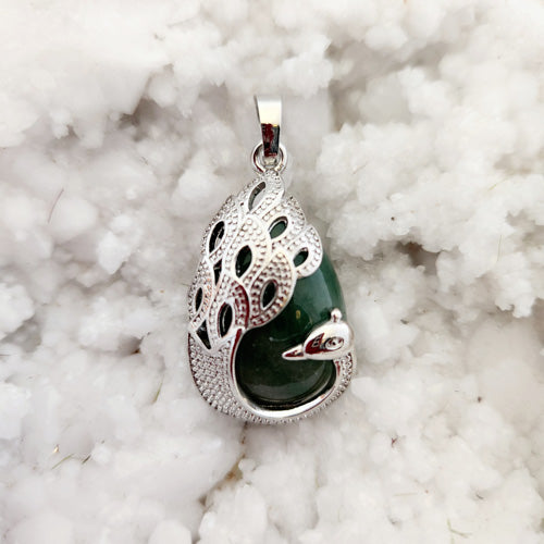 Green Aventurine in Peacock Setting Pendant (silver metal)