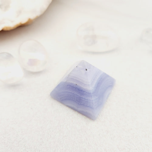 Blue Lace Agate Pyramid (assorted. approx. 2.7x3cm)