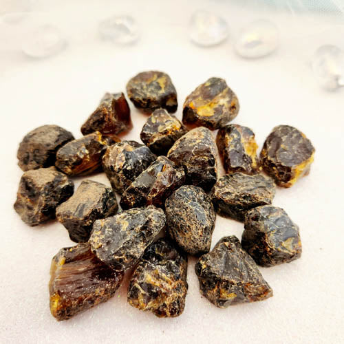 Copal Amber Piece (assorted. approx. 2.4-3.2x1.6-2.6cm)