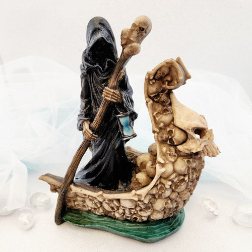 Ferryman on Boat of Skulls (approx. Light up. AAA batteries x3 included)