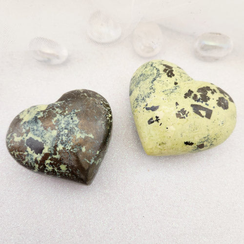 Serpentine with Pyrite Heart (assorted. approx. 5-5.4x5.6-6.2cm)