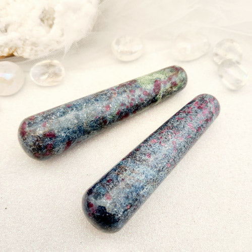 Ruby in Kyanite Wand (assorted. approx. 10.6-11.7x2.6-2.7cm)