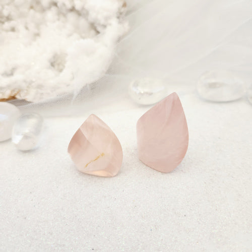 Rose Quartz Mini Flame Point (assorted. approx. 3.3-4.2x2.7-2.8cm)