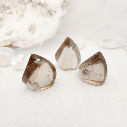 Smoky Quartz Mini Flame Point (assorted. approx. 3.6-4x3-3.4cm)