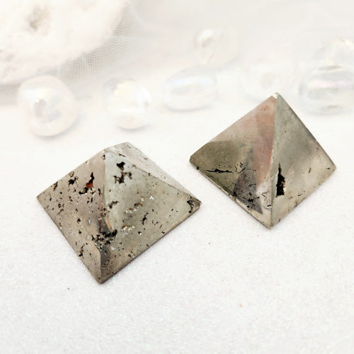 Pyrite Pyramid (assorted. approx. 2.6-3.1x3.8-3.9cm)