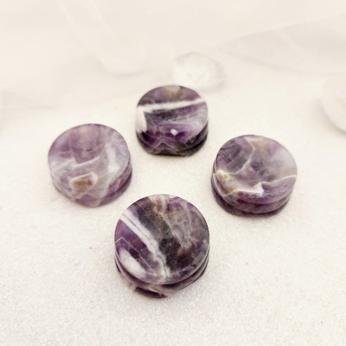 Chevron Amethyst Sphere Stand (assorted. approx. 1.4x2.7cm)