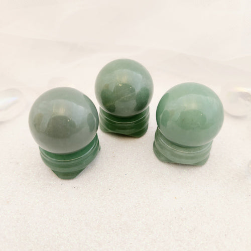 Green Aventurine  Sphere & Stand (assorted. approx. 3x3.9cm)