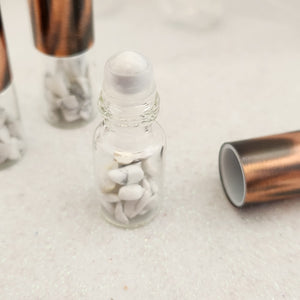 Glass Roller Perfume Bottle with Howlite Roller & Chips with Copper Look Lid (approx. 6.2x1.5cm)