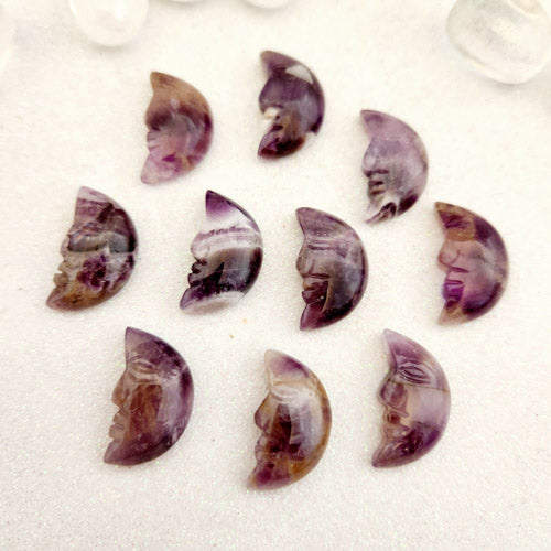 Chevron Amethyst Crescent Moon (assorted. approx. 2.5x1.5cm)