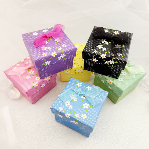 Gift Box with Bow & Flowers (assorted colours. approx. 4.5x4.5x3.8cm)