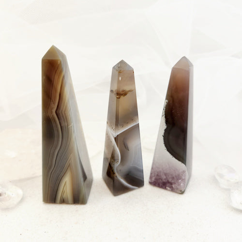 Agate Obelisk (assorted. approx. 10-11x2.9-3.4cm)