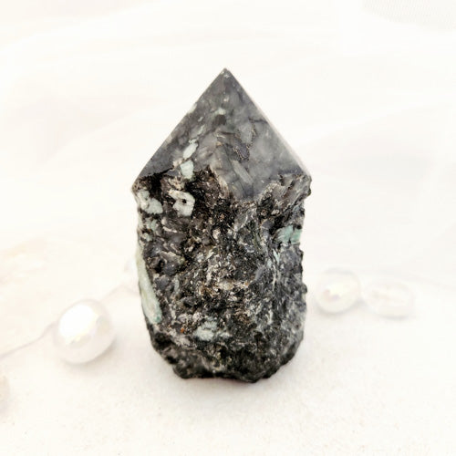 Emerald Plus Partially Polished Point (approx. 10.6x6.2cm)