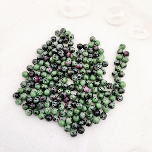 Ruby in Zoisite Bead (assorted. round. approx. 6mm)