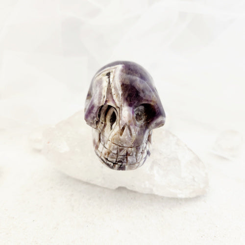 Chevron Amethyst Skull (approx. 4.2x4.3x6cm)