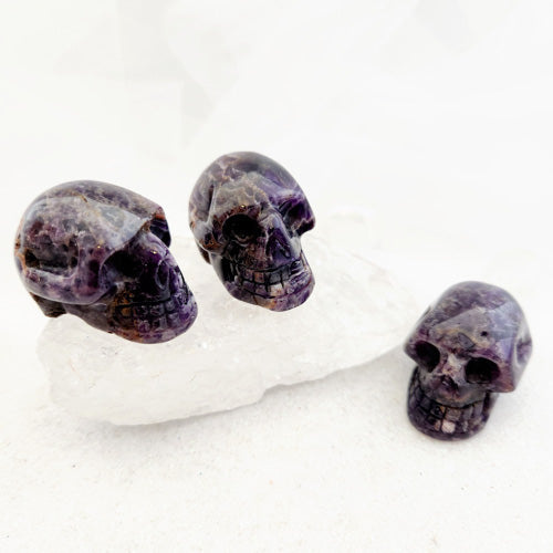Chevron Amethyst Skull (assorted. approx. 3x2.5x4cm)