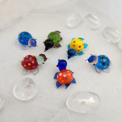 Tiny Hand-blown Glass Turtle (assorted colours. approx. 2.3x3x2cm)