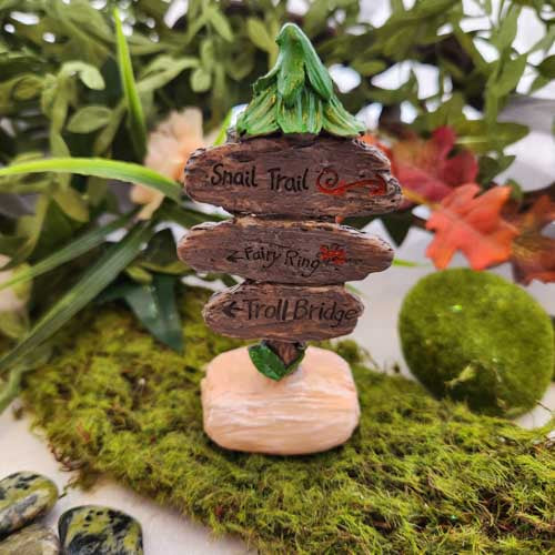 Snail Trail Signpost for Fairy Garden (approx. 10cm x 5cm)