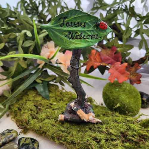 Fairies Welcome Signpost for Fairy Garden (approx. 10cm x 6.5cm)