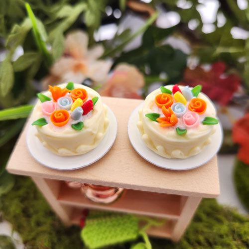Fairy Garden/Dolls House Cake & Plate Set (2 pieces. resin. approx. 1.5x3cm)