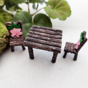 Fairy Garden/Dolls House Tiny Table & Chairs