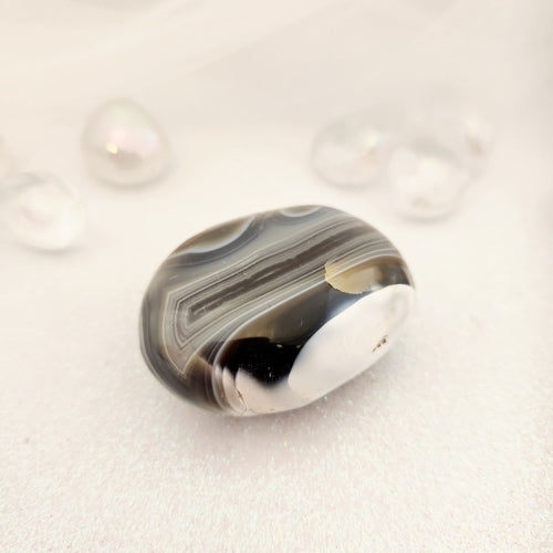 Orca Agate Palm Stone (approx. 5.4x4.2cm)