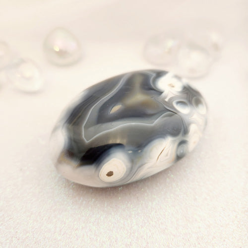 Orca Agate Palm Stone (approx 7.3x5cm)