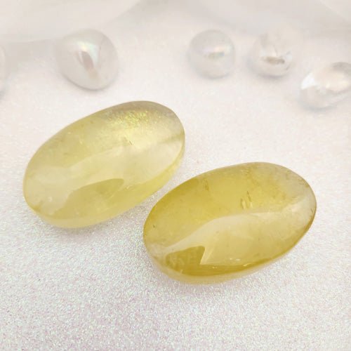 Citrine Palm Stone (assorted. approx 5.5-5.7x3.4-3.5cm)