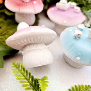 Mushroom with Tiny Tea Set (assorted. approx. 5cm)