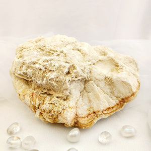 Quartz Geode (approx. 14x26x14cm)