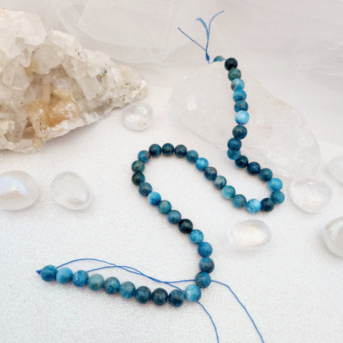 Blue Apatite Bead Strand (assorted. approx. 47-49 beads. round. 8mm)