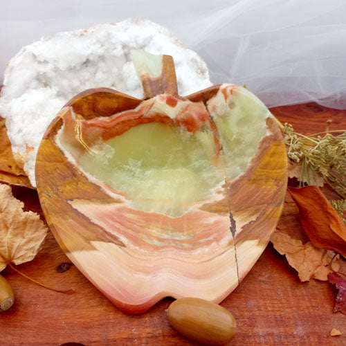 Banded Calcite aka Marble Onyx Apple Dish (assorted. approx. 14x13.3cm)