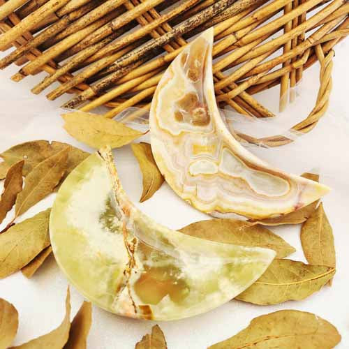 Banded Calcite aka Marble Onyx Crescent Moon Dish (assorted. approx. 15.5-15.7x9.5cm)