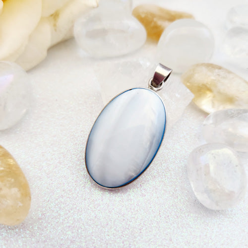 Blue Shell Oval Pendant (sterling silver. pre-loved by Riny)