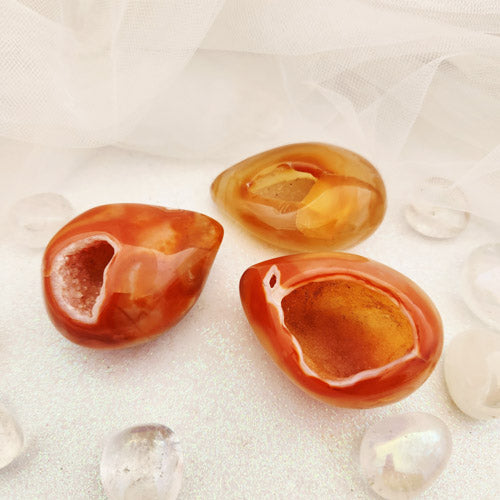 Carnelian/Agate Polished Geode (assorted. approx. 5.9-6.2x4.2-4.5cm)