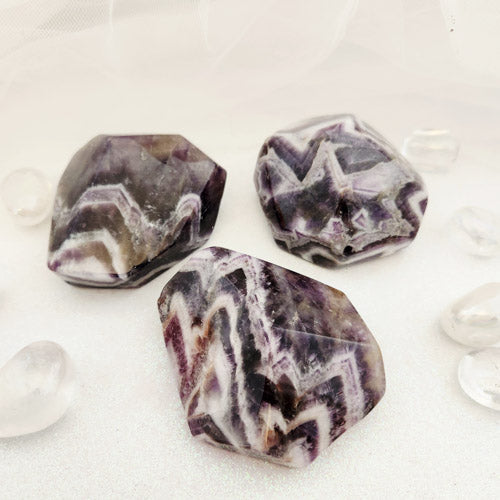 Chevron Polished Free Form (assorted. approx. 7-7.8x6.4-6.7cm)