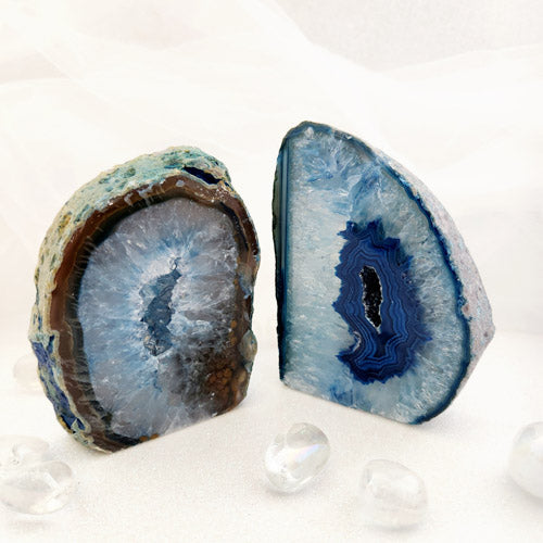 Dyed Agate Geode Slab (assorted. approx. 10.2-10.9x8cm)