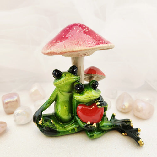 Frog Couple Under Mushroom (approx. 12x12cm)