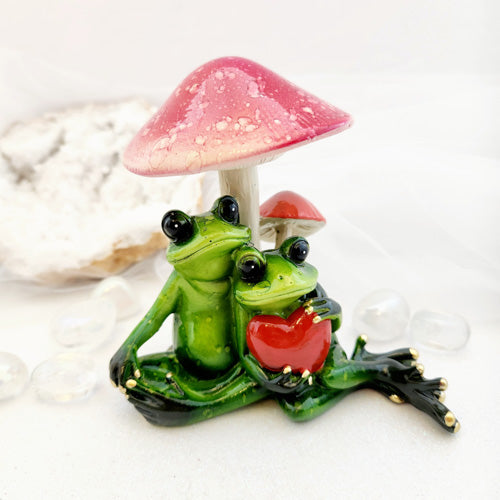 Frog Couple Under Mushroom (approx. 12x12cm)