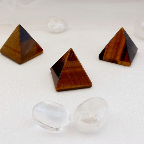 Gold Tiger's Eye Pyramid (assorted. approx. 2.8x2.8cm)