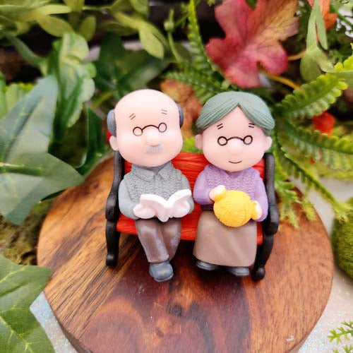 Gramps & Grandma on a Bench for Fairy Garden/Dolls House (3 pieces. approx. 5x5cm)
